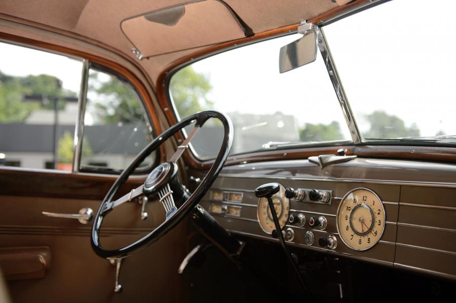  Cadillac Twelve Formal Sedan by Fleetwood 1937 года  (фото 16 из 26)